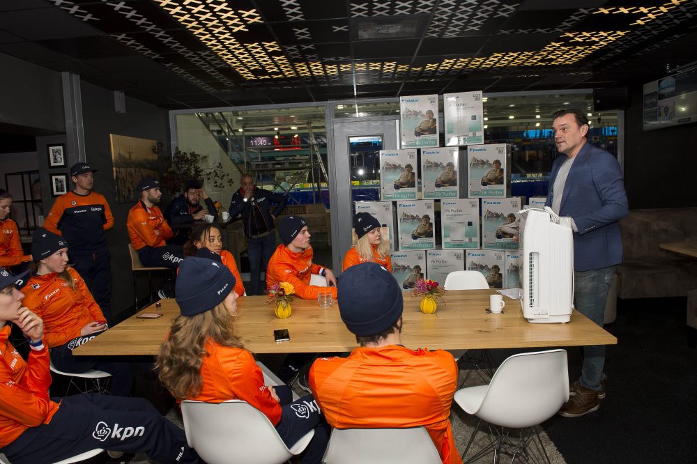 Nederlandse shorttrackers testen luchtreinigers