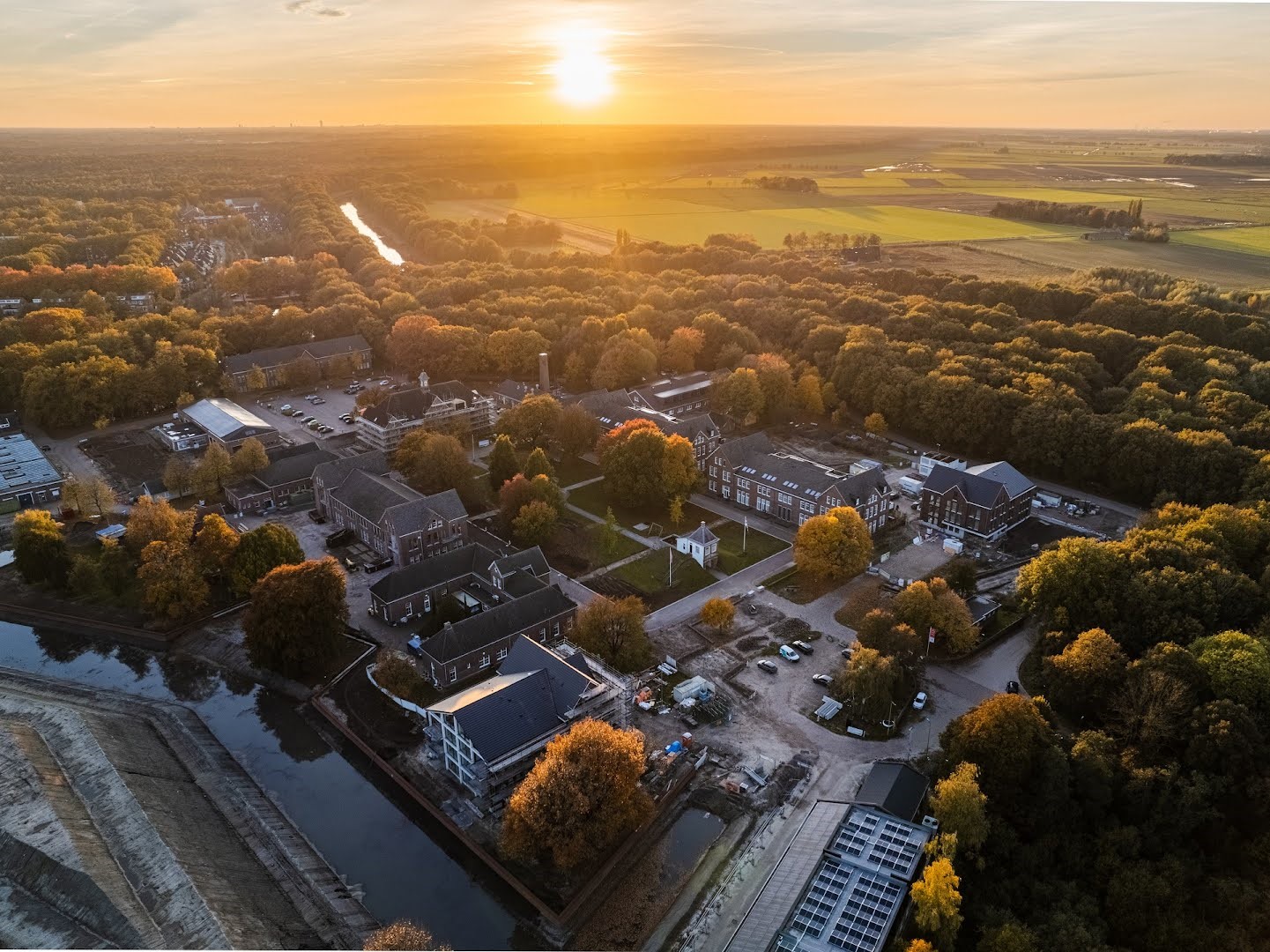 100 jaar oude kazerne stapt over op gasloze stadsverwarming