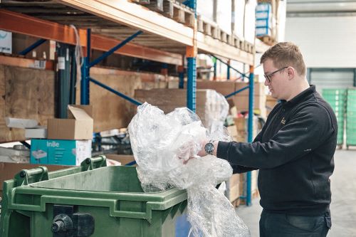 Steeds minder plastic en karton in de installatiebranche